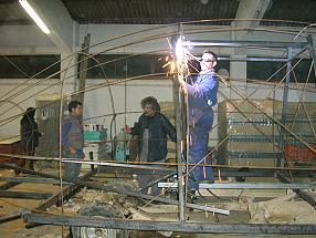 Arbeiten am Dinosaurier