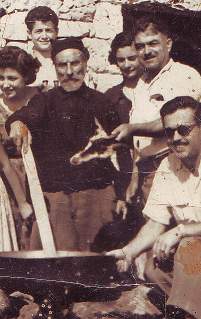 Vater Dimitri r�hrt den Kasani um