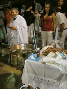 Die Taufgesellschaft findet sich so langsam ein.